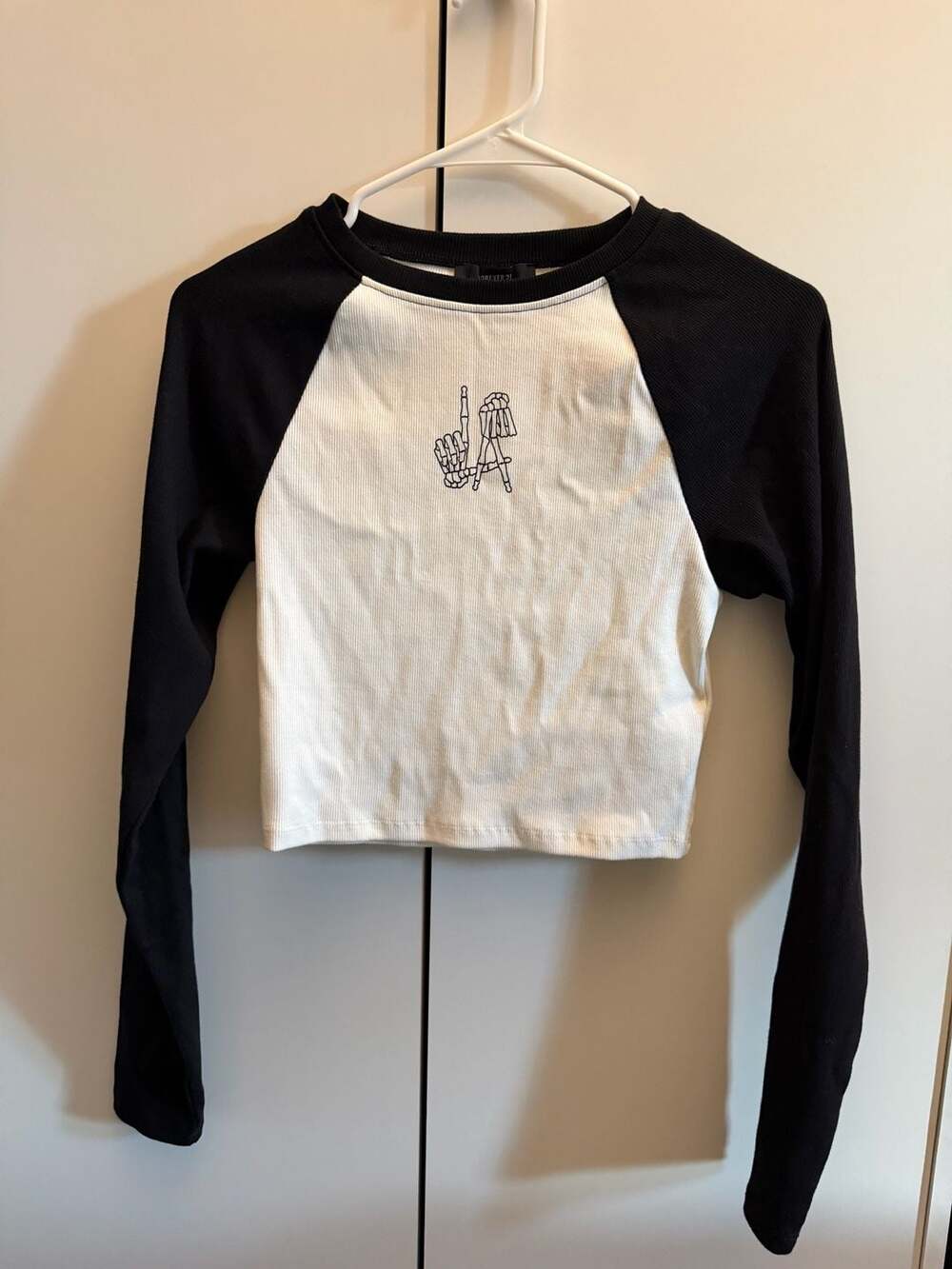 Forever 21 Long Sleeve Crop Top LA Graphic